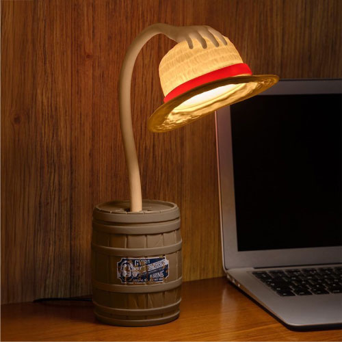 Straw-Hat-Posable